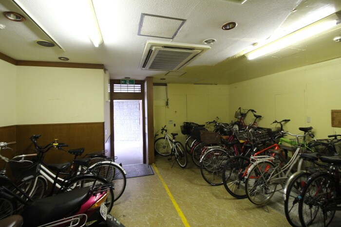 物件外観写真4　(駐輪場)