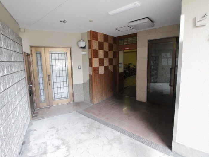 物件外観写真5　(エントランス部分)