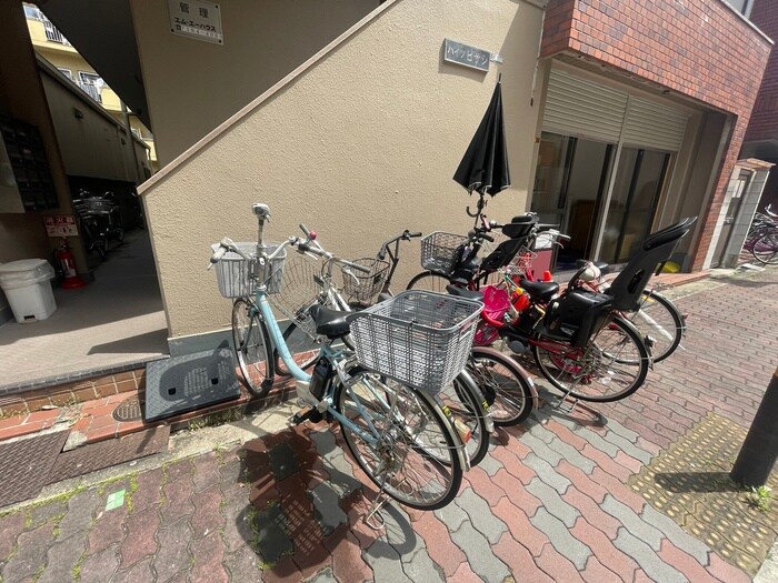 物件外観写真5　(駐輪場)