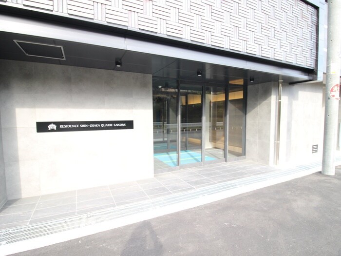 物件外観写真2　(エントランス部分)