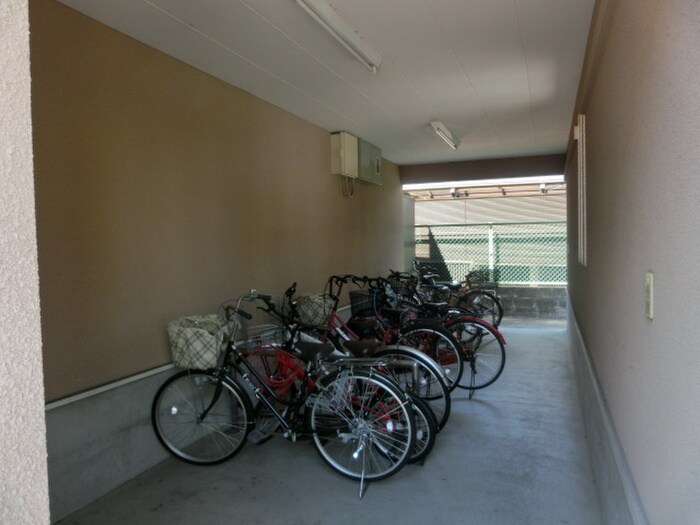 物件外観写真2　(駐輪場)