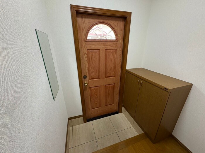 物件内観写真14　(玄関)