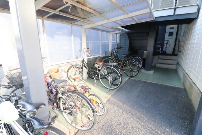 物件外観写真4　(駐輪場)