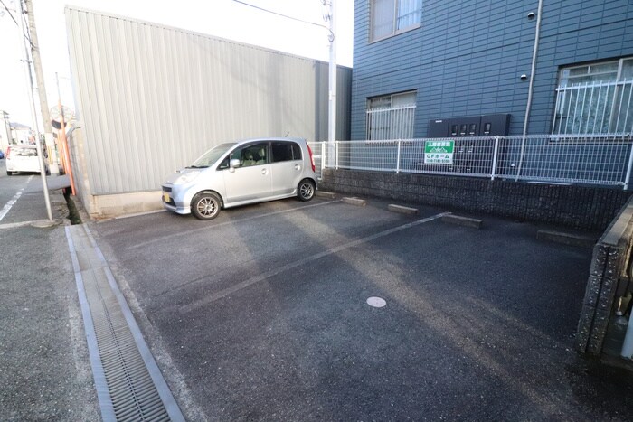物件外観写真5　(駐車場)