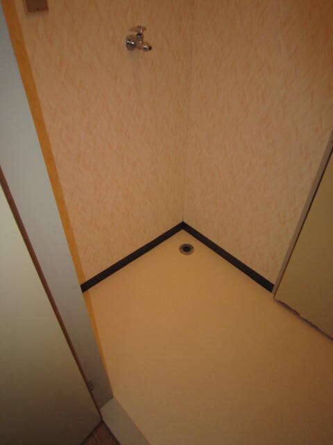 物件内観写真14　(洗濯機置場)