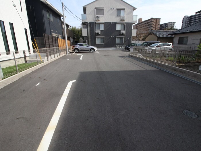 リベルテ草津の駐車場