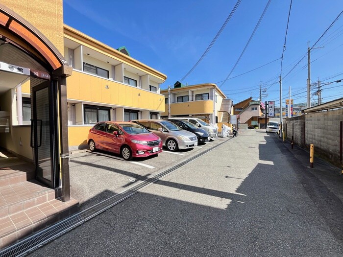 物件外観写真5　(駐車場)