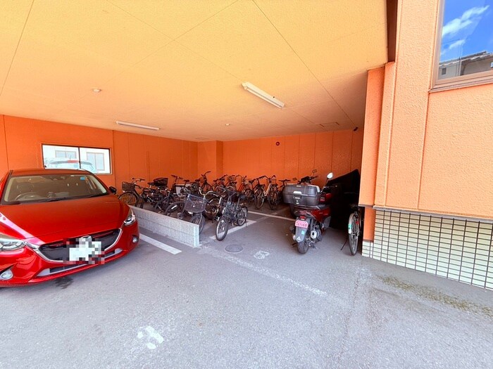 物件外観写真5　(駐輪場)
