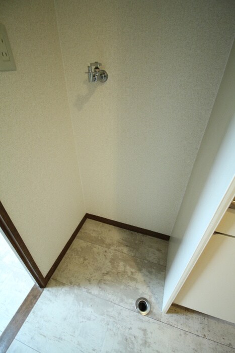 物件内観写真14　(洗濯機置場)