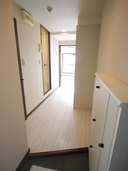 物件内観写真16　(玄関)