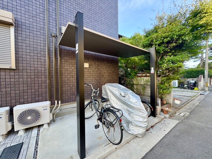 物件外観写真2　(駐輪場)