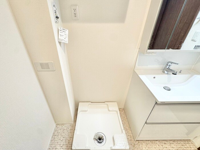 物件内観写真12　(洗濯機置場)