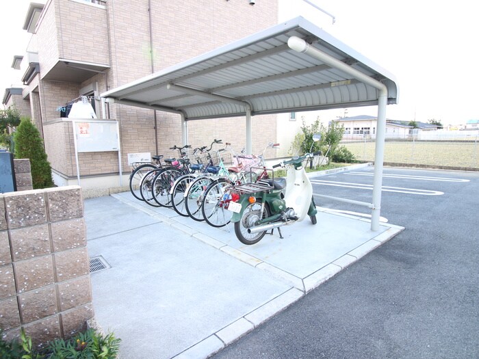 物件外観写真5　(駐輪場)