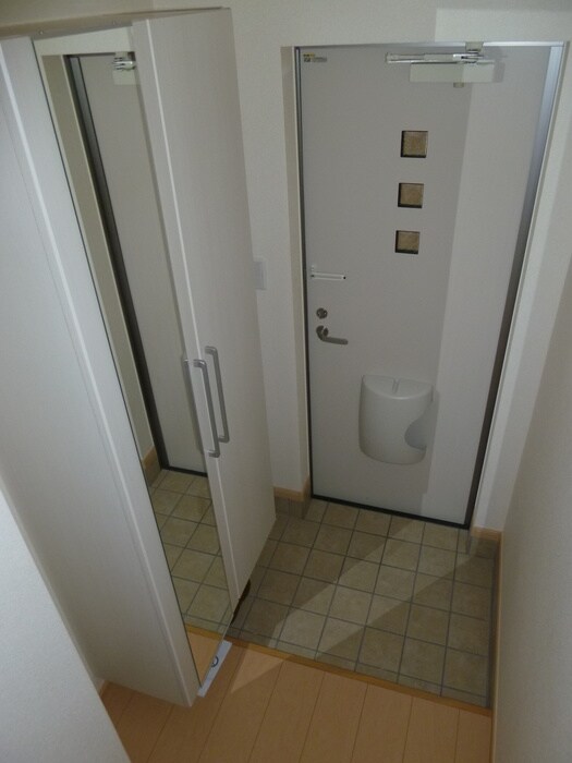 物件内観写真15　(玄関)