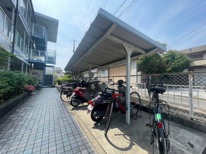 物件外観写真4　(駐輪場)