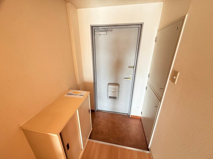 物件内観写真15　(玄関)