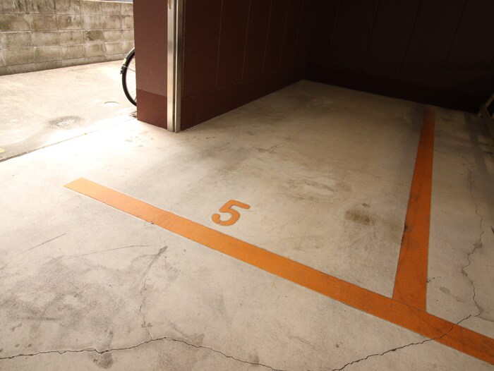 物件外観写真5　(駐車場)