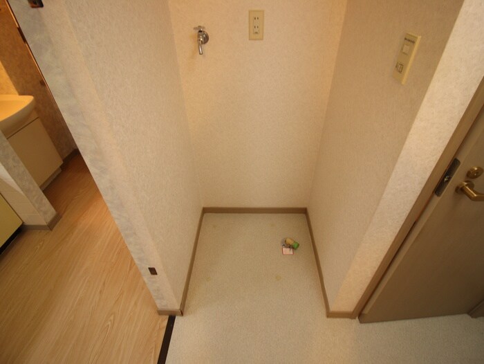 物件内観写真17　(洗濯機置場)