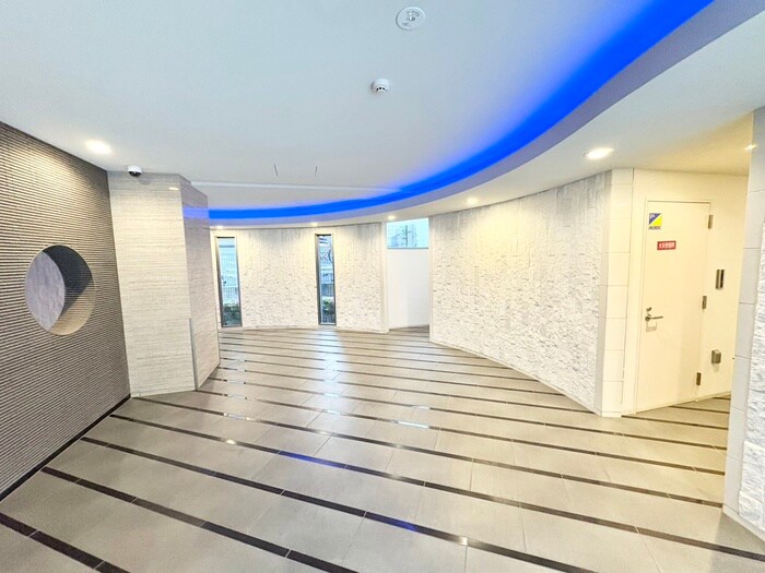 物件外観写真3　(エントランス部分)