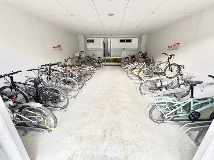 物件外観写真6　(駐輪場)