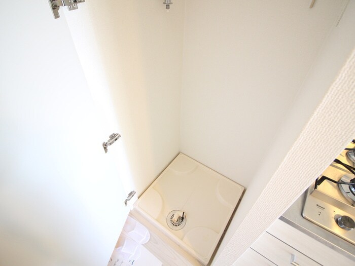 物件内観写真11　(洗濯機置場)