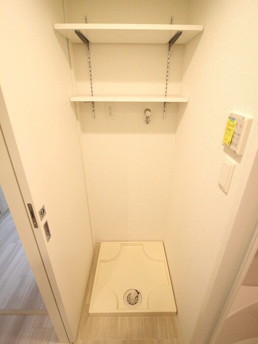 物件内観写真16　(洗濯機置場)