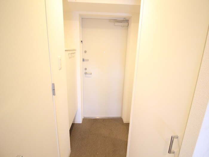 物件内観写真16　(玄関)