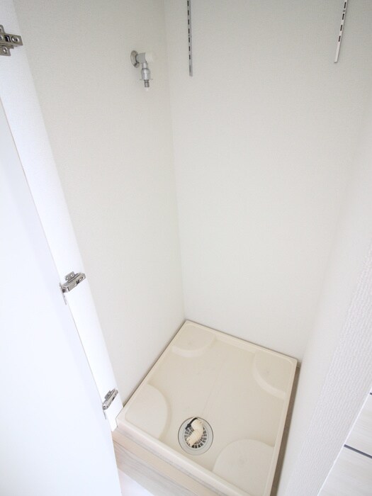 物件内観写真18　(洗濯機置場)