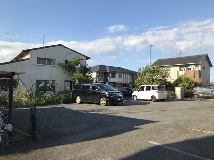 物件外観写真2　(駐車場)