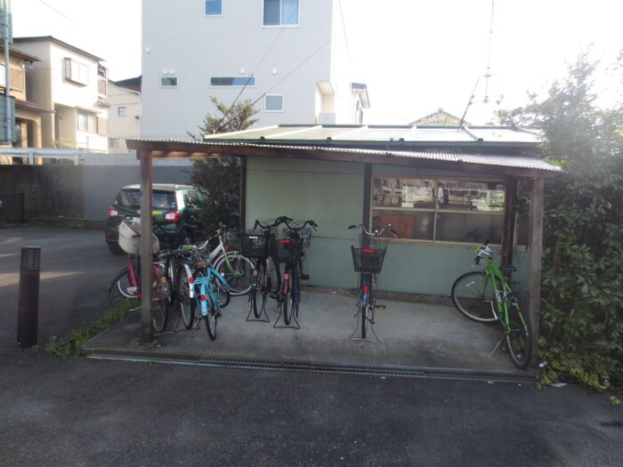 物件外観写真3　(駐輪場)