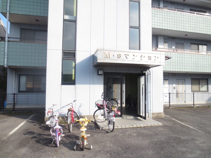 物件外観写真4　(エントランス部分)