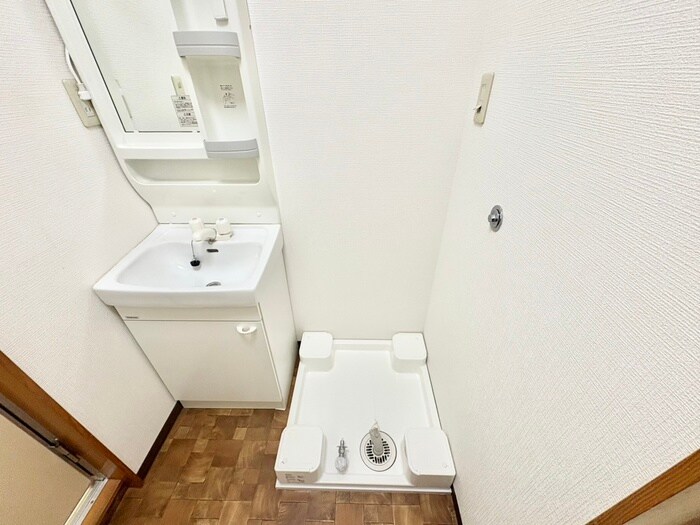 物件内観写真18　(洗濯機置場)