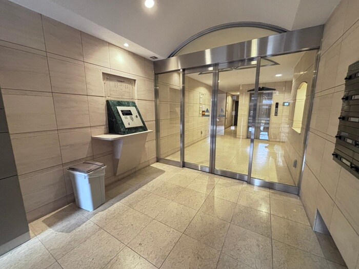 物件外観写真3　(エントランス部分)