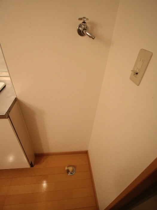 物件内観写真15　(洗濯機置場)