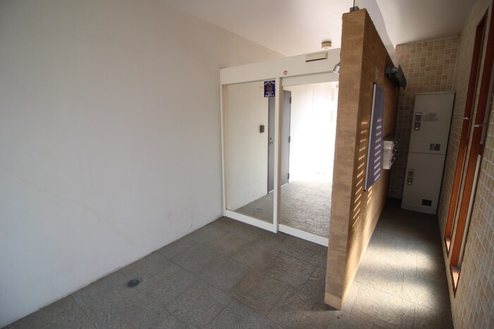 物件外観写真5　(エントランス部分)