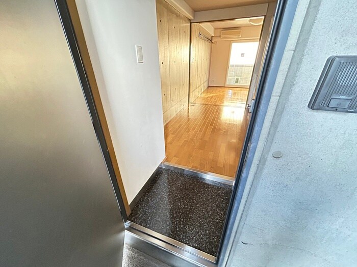 物件内観写真18　(玄関)