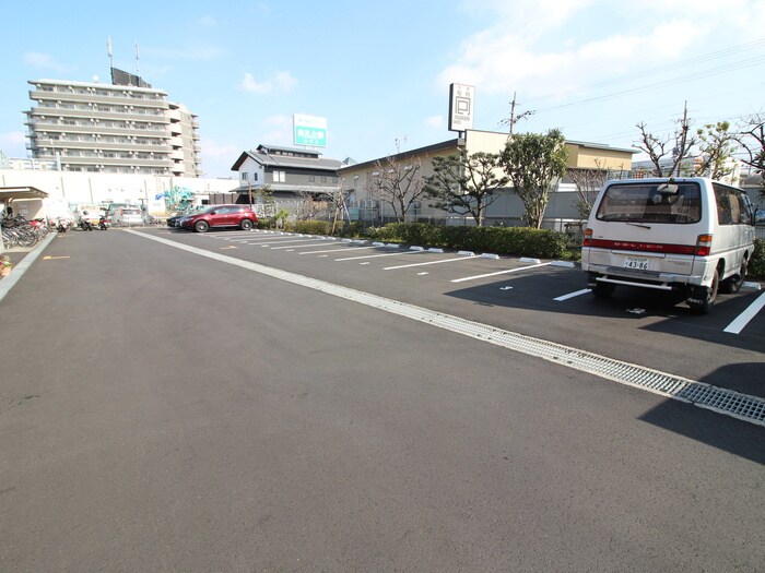 物件外観写真2　(駐車場)