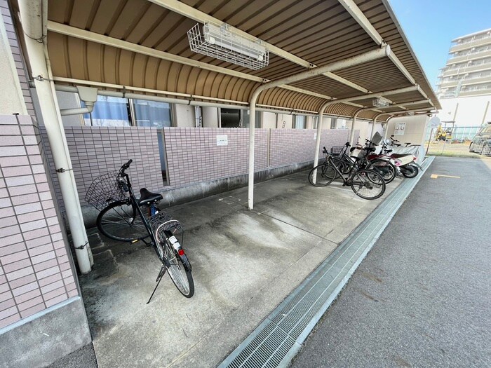 物件外観写真3　(駐輪場)