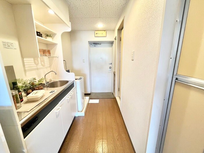 物件内観写真16　(玄関)