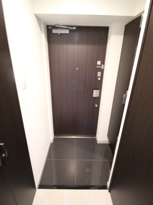 物件内観写真16　(玄関)