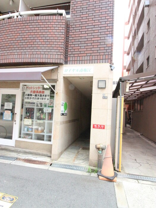 物件外観写真2　(エントランス部分)