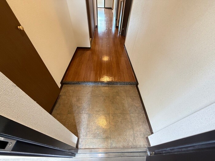 物件内観写真15　(玄関)