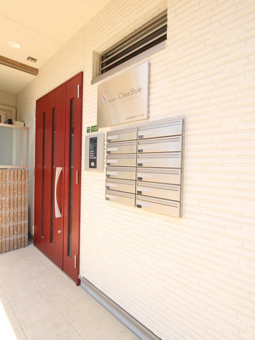 物件外観写真3　(エントランス部分)