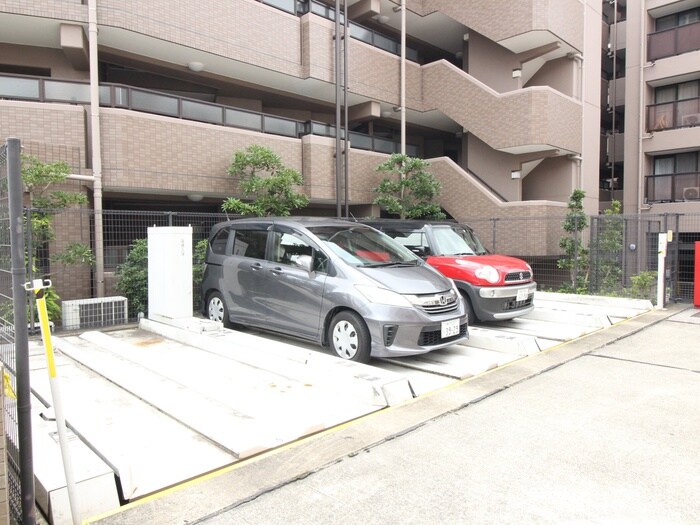 物件外観写真5　(駐車場)