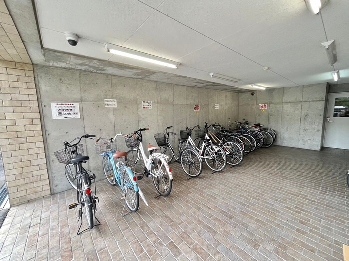 物件外観写真3　(駐輪場)