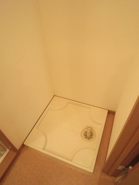 物件内観写真11　(洗濯機置場)