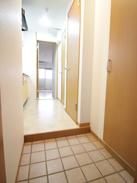 物件内観写真18　(玄関)