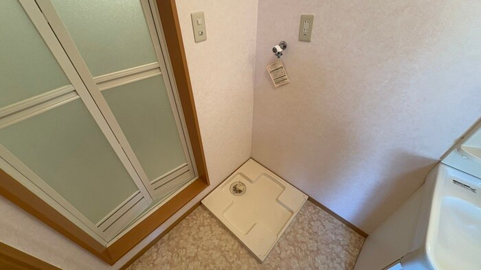 物件内観写真14　(洗濯機置場)