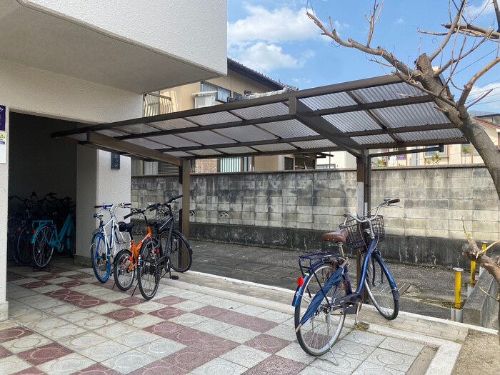 物件外観写真4　(駐輪場)