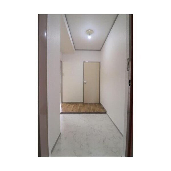 物件内観写真14　(玄関)